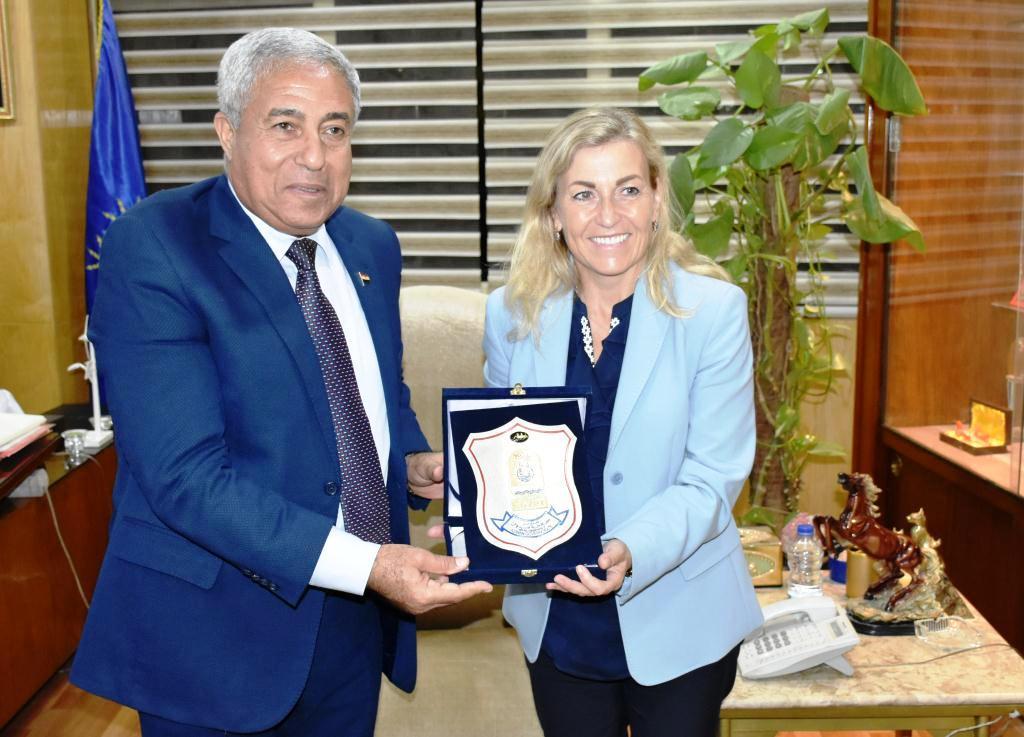   محافظ أسوان يستقبل سفيرة النرويج بمصر ويستعرض فرص الاستثمار بالمحافظة