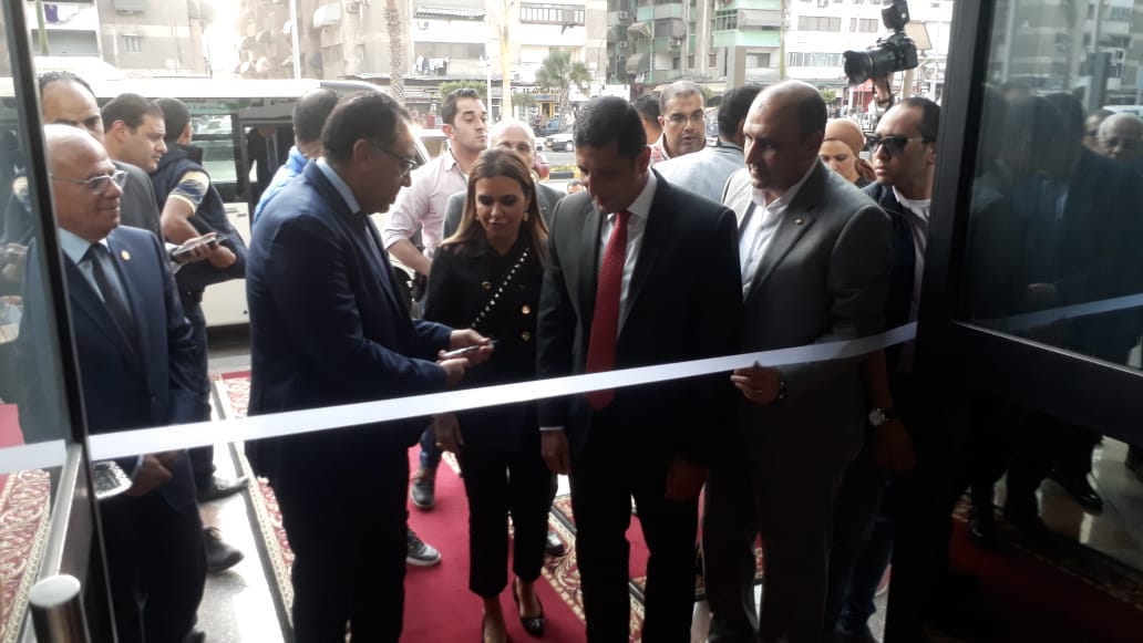   رئيس الوزراء يفتتح مركز خدمات المستثمرين بالمنطقة الحرة بمحافظة بورسعيد 