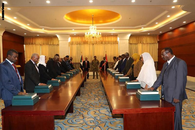   وزراء الحكومة الانتقالية السودانية يؤدون اليمين الدستورية