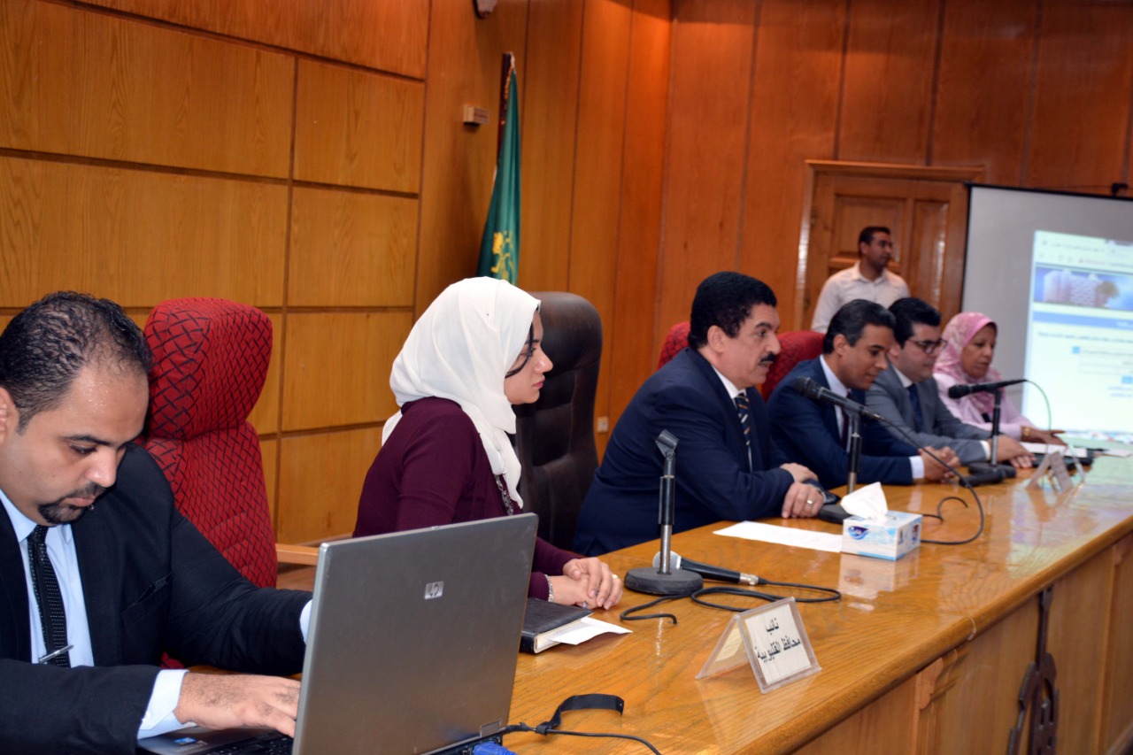 محافظ القليوبية يشهد ندوة الجهاز المركزي للتنظيم والإدارة لتدريب الموظفين على كيفية استخدام مشروع تحديث الملف الوظيفي