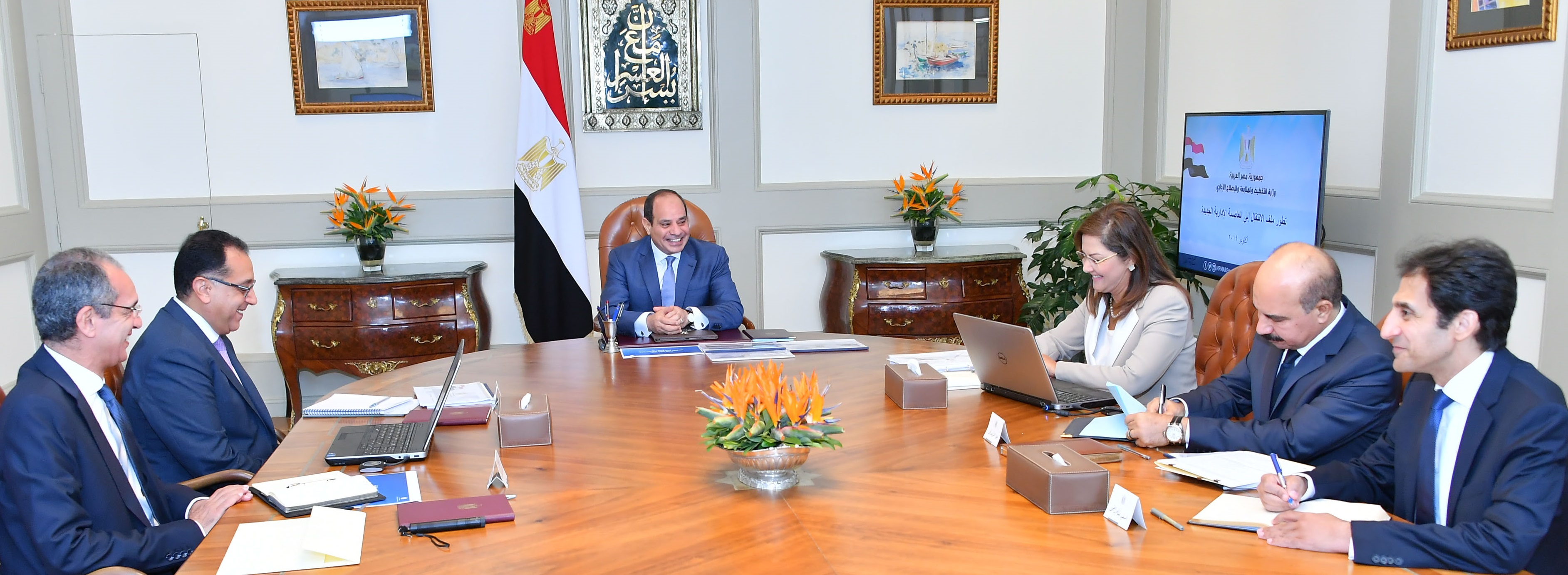  الرئيس السيسي يجتمع مع رئيس مجلس الوزراء ووزيرة التخطيط ووزير الاتصالات وتكنولوجيا المعلومات