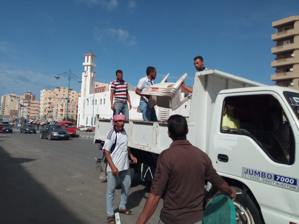   استمرار حملات إزالة الإشغالات بوسط مدينة مرسى مطروح حفاظا على الشكل الحضارى