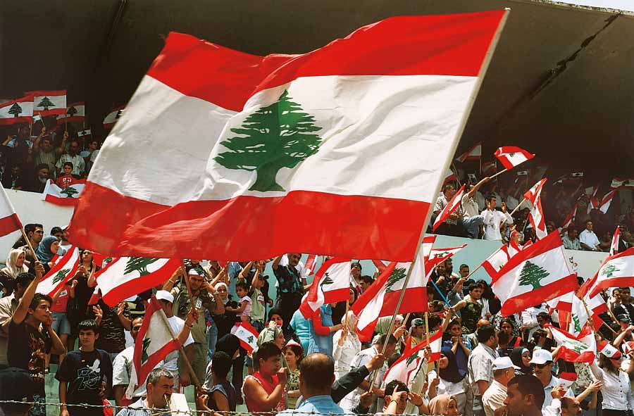   اللبنانيون يتوحدون أمام مطالبهم المعيشية وضد النظام الطائفي الفاسد وهيمنة حزب الله وتبعية إيران