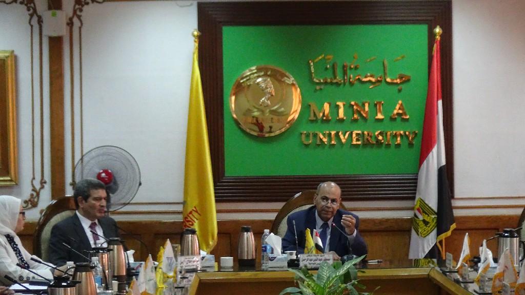   مجلس عمداء طارئ بجامعة المنيا استعدادًا لاستقبال لجنة تقييم «أفضل جامعة مصرية»