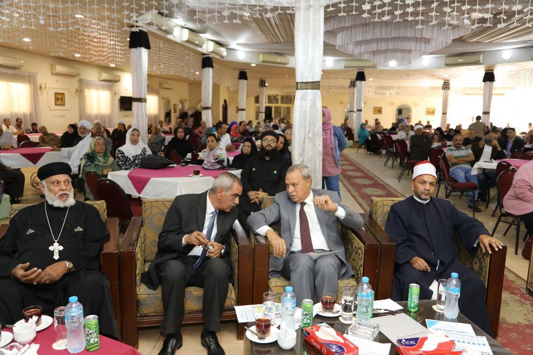 تحت شعار  «أنتم بسمتنا فى الحياة» قنا تحتفل باليوم العالمي للمسن