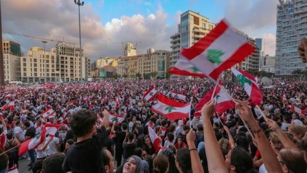   إغلاق مؤسسات تربوية ومصرفية وتجارية في لبنان استجابة لدعوات الإضراب العام