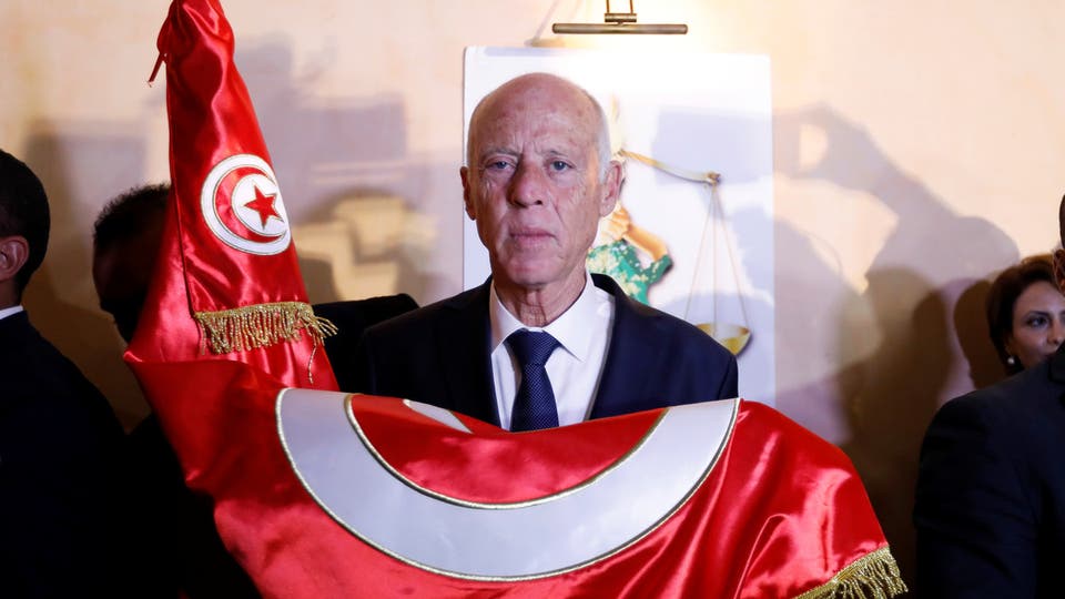   رسميًا.. تنصيب الرئيس التونسى الجديد قيس سعيد