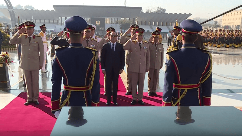   شاهد|| الرئيس السيسى يزور قبر الجندى المجهول والزعيمين عبدالناصر والسادات ويقرأ الفاتحة على روح الشهداء