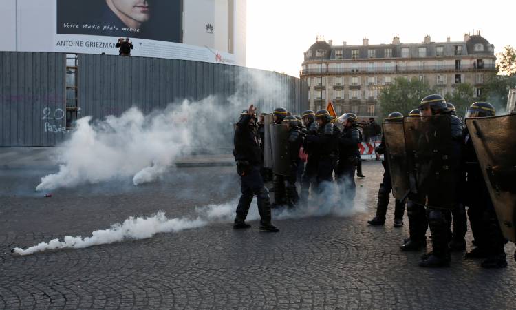   مظاهرة احتجاجية فى فرنسا اعتراضا على العمل 