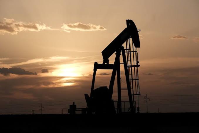   انتاج النفط الأمريكي يقفز من 599 ألف ب/ي إلى 12.365 مليون ب/ي في أغسطس