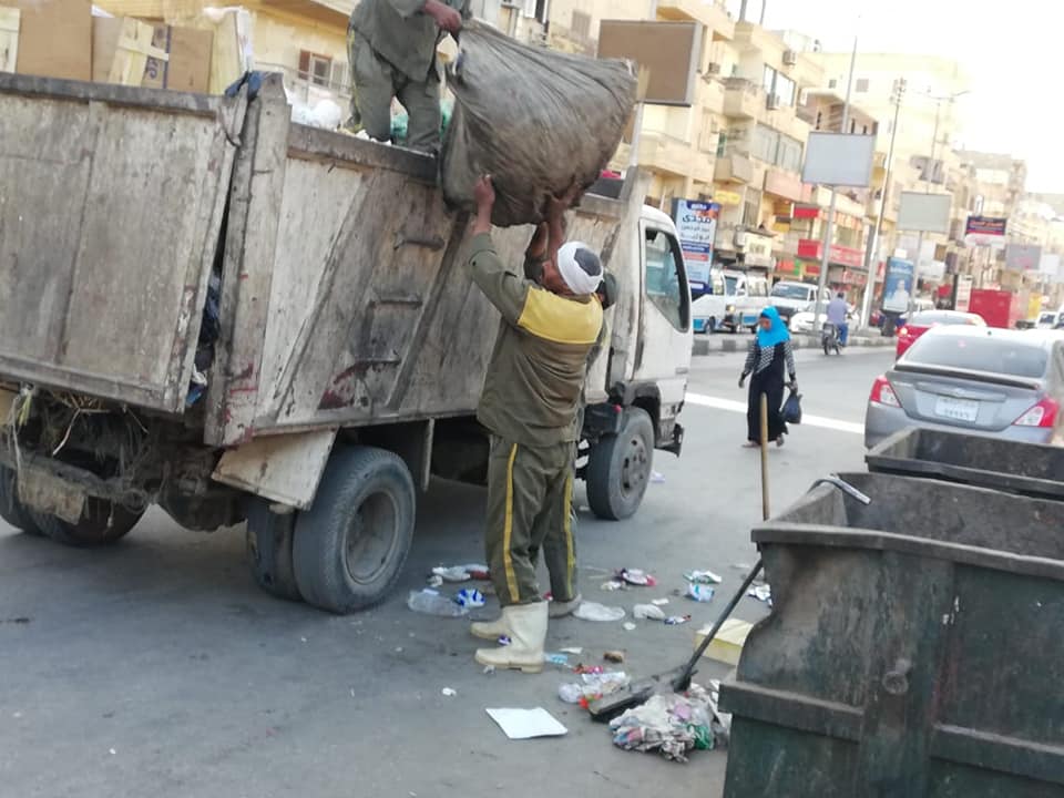   محافظ قنا: رفع ١٢٧٢ طن مخلفات وقمامة خلال النصف الأول من إبريل الجارى 