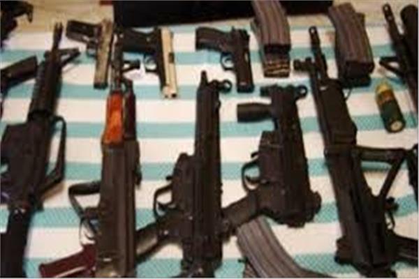   ضبط 21 متهما في قضايا مخدرات وسلاح بالجيزة