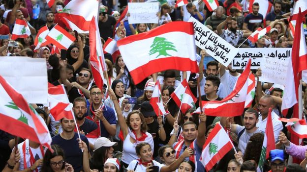   «الإيكونوميست»: «موجة الغضب» تدفع السياسيين اللبنانيين إلى التراجع