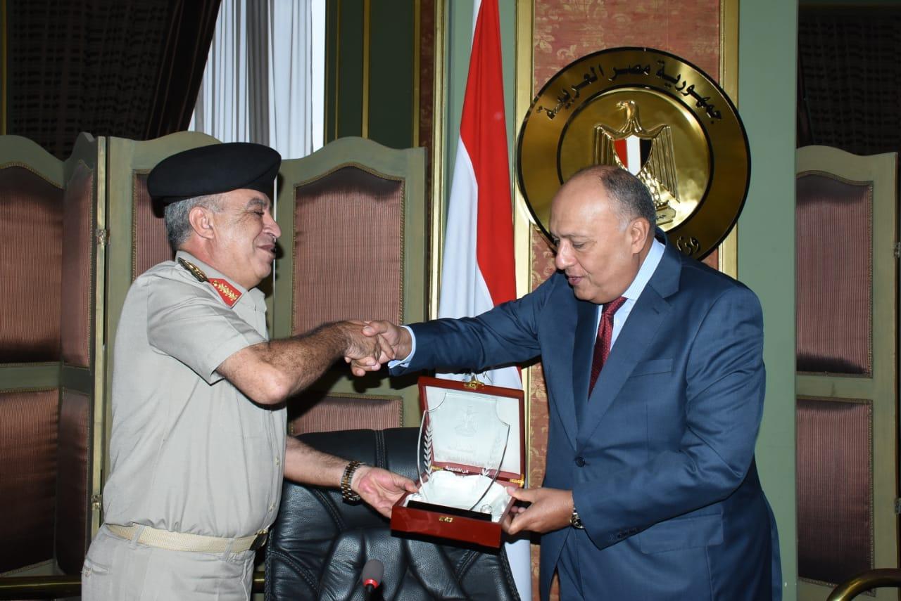   وزير الخارجية يلتقي الدفعة 49 من دارسي دورة الدفاع الوطني لأكاديمية ناصر العسكرية