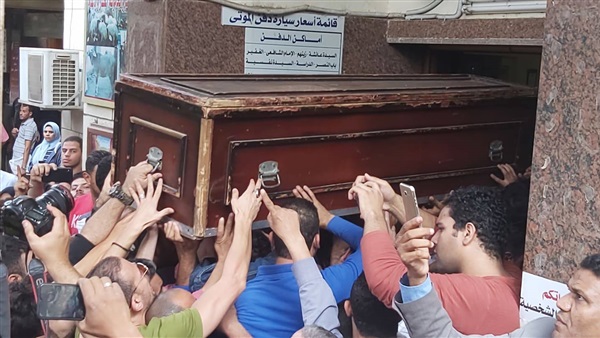   نقيب الممثلين يكشف ما حدث لـ جثمان هيثم أحمد زكي أثناء دخوله المقبرة