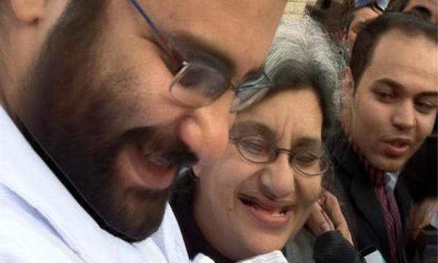   مصدر أمنى يؤكد: ليلى سويف زارت ابنها علاء عبد الفتاح 8 مرات خلال الشهر المنقضى