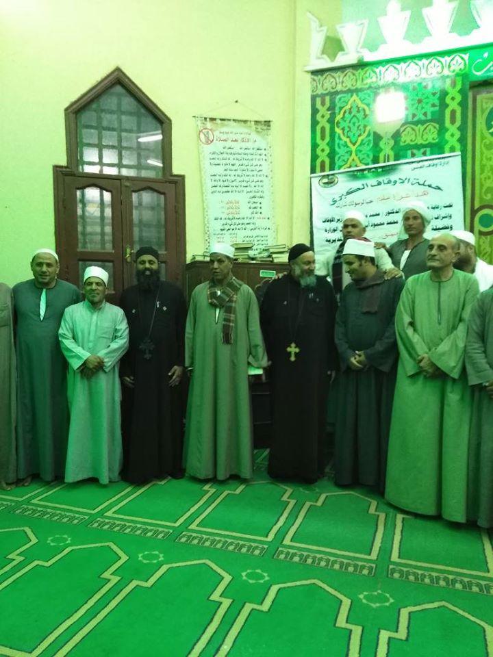   رجال الدين المسيحي يشاركون المسلمين الاحتفال بالمولد النبوي ببني سويف