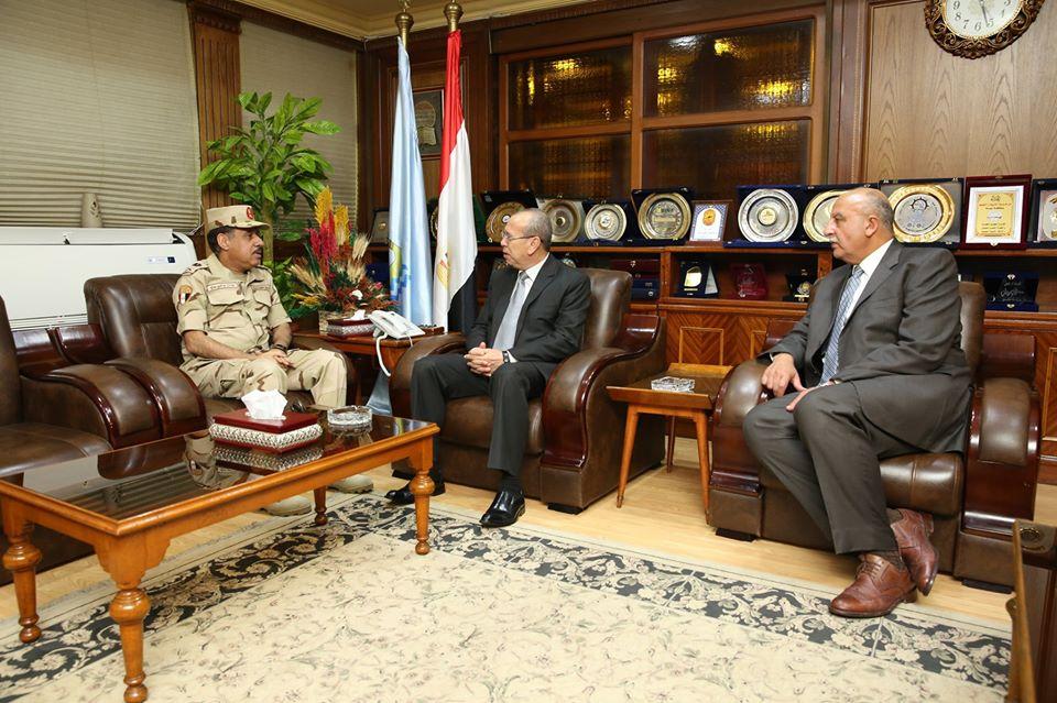   محافظ كفر الشيخ يستقبل رئيس «المصرية للرمال» لتسليم 20 منزلاً وافتتاح المرحلة الأولى من المصنع