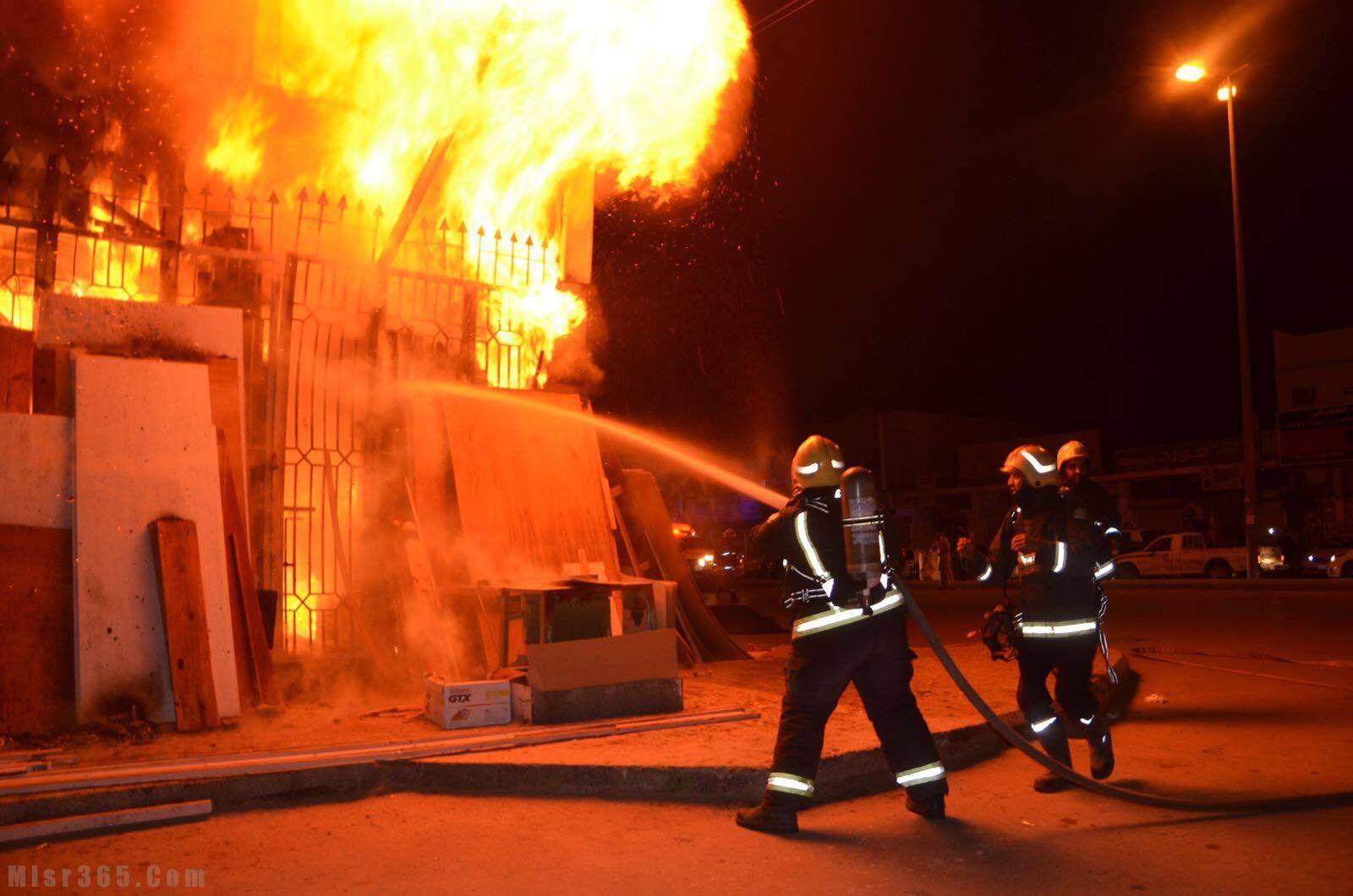   الحماية المدنية تسيطر على حريق بمصنع كارتون في العاشر من رمضان