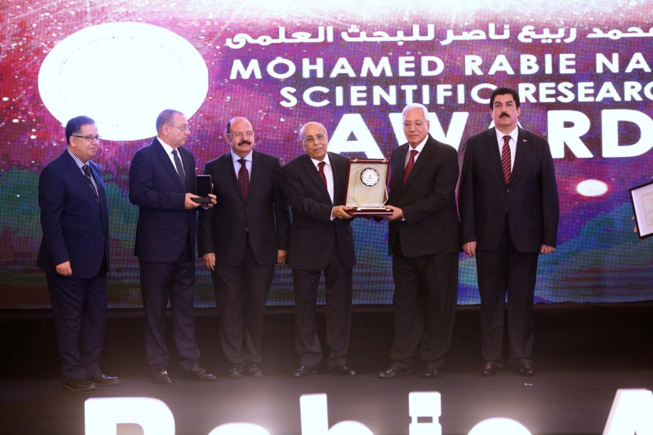   مفيد شيهاب وجمال عصمت يحصلان على جائزة «محمد ناصر ربيع» البحثية في مجالي جيل الرواد والعلوم الطبية