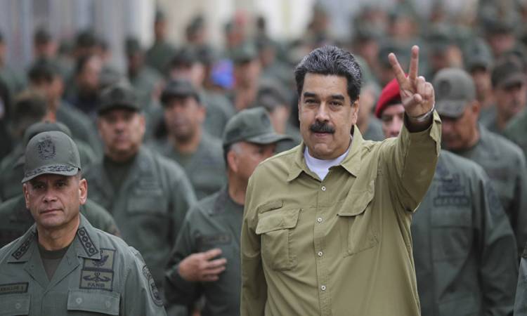   رئيس فنزويلا يعلن التعبئة العامة للجيش لمواجهة أمريكا