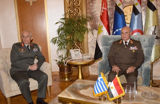   رئيس أركان حرب القوات المسلحة يلتقي قائد القوات البرية اليونانية
