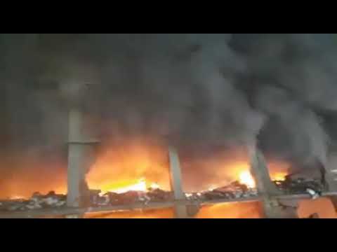   ننشر أول فيديو  من حريق مصنع «أبو حوا» للدراجات النارية بمدينة قليوب (فيديو)