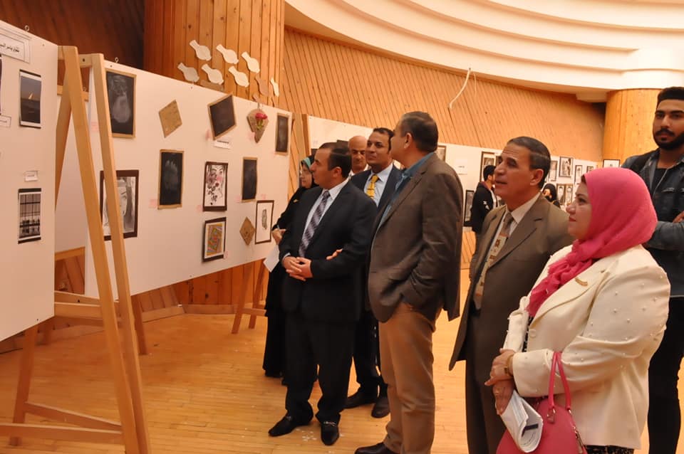  صور|رئيس جامعة كفر الشيخ يفتتح معرض الفنون التشكيلية إستعداداً لـ"إبداع 8"