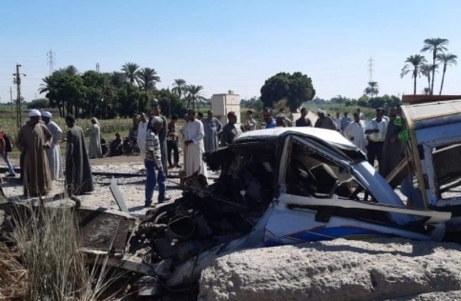   إصابة 4 أشخاص إثر حادث تصادم سيارتين فى كفر الشيخ