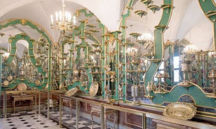   شاهد|| لحظة سرقة قطع ألماس بـ «مليار يورو» من متحف القبة الخضراء في ألمانيا