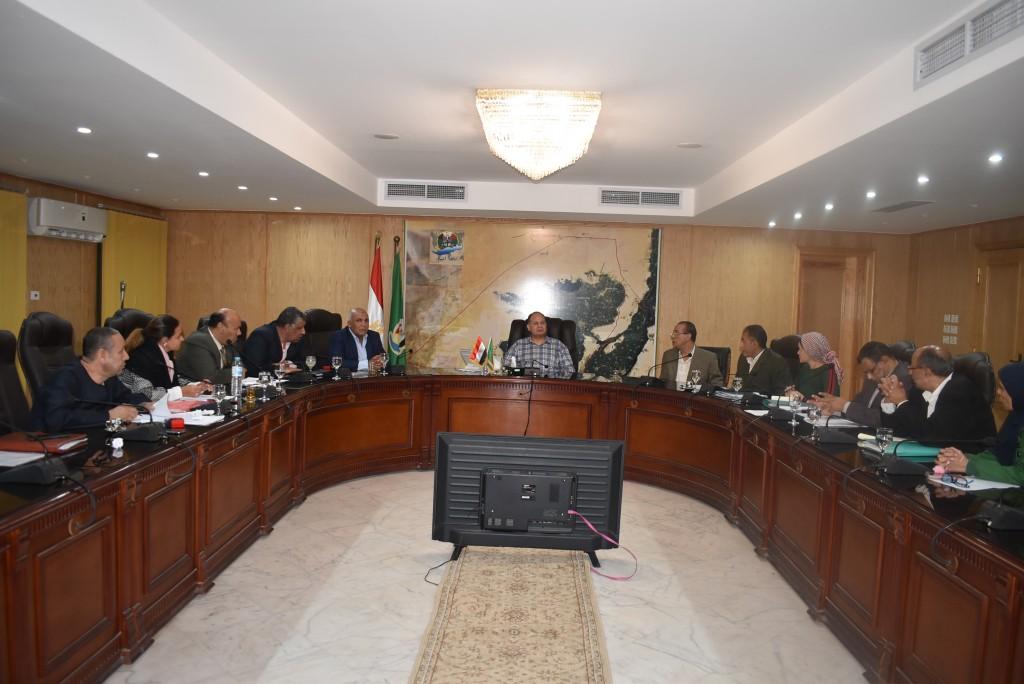   محافظ الفيوم يعقد اللقاء الدورى مع  أعضاء مجلس النواب عن المحافظه
