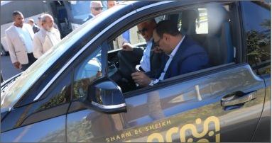   أول سيارة كهربائية مصرية الصنع تجوب شوارع مدينة شرم الشيخ | شاهد