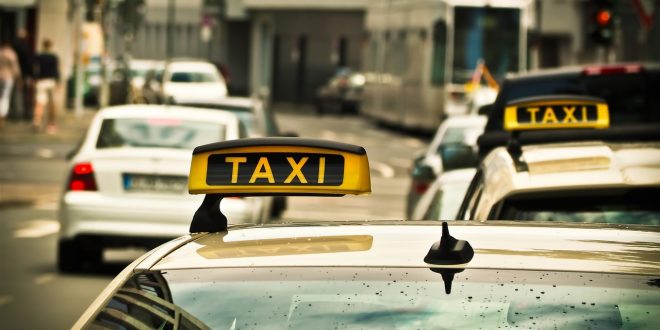   جهاز حماية المنافسة ومنع الممارسات الاحتكارية: التاكسي الأبيض ليس بديلا عمليا عن «أوبر وكريم»