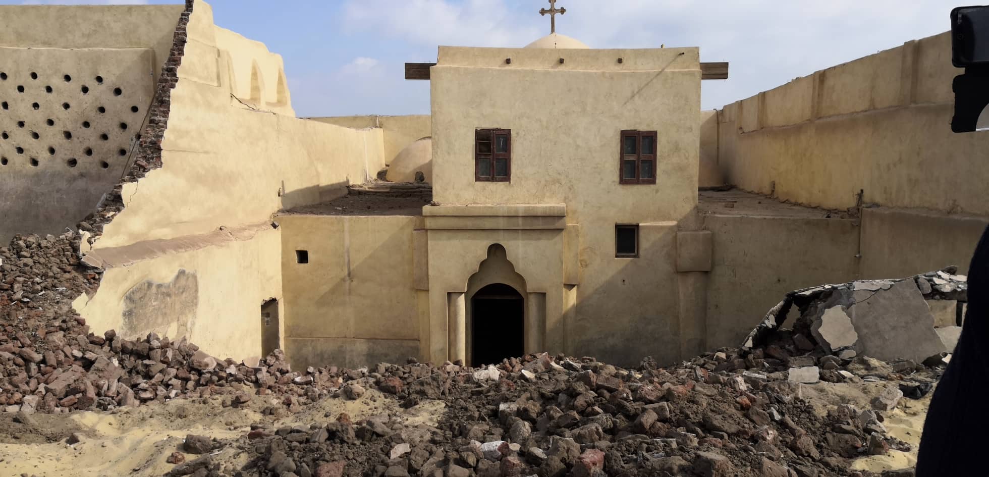   وزارة الآثار تحيل واقعة انهيار سور دير أبو فانا للنيابة العامة وتؤكد مخاطبتها لمطرانية عدة مرات لترميم منذ عام