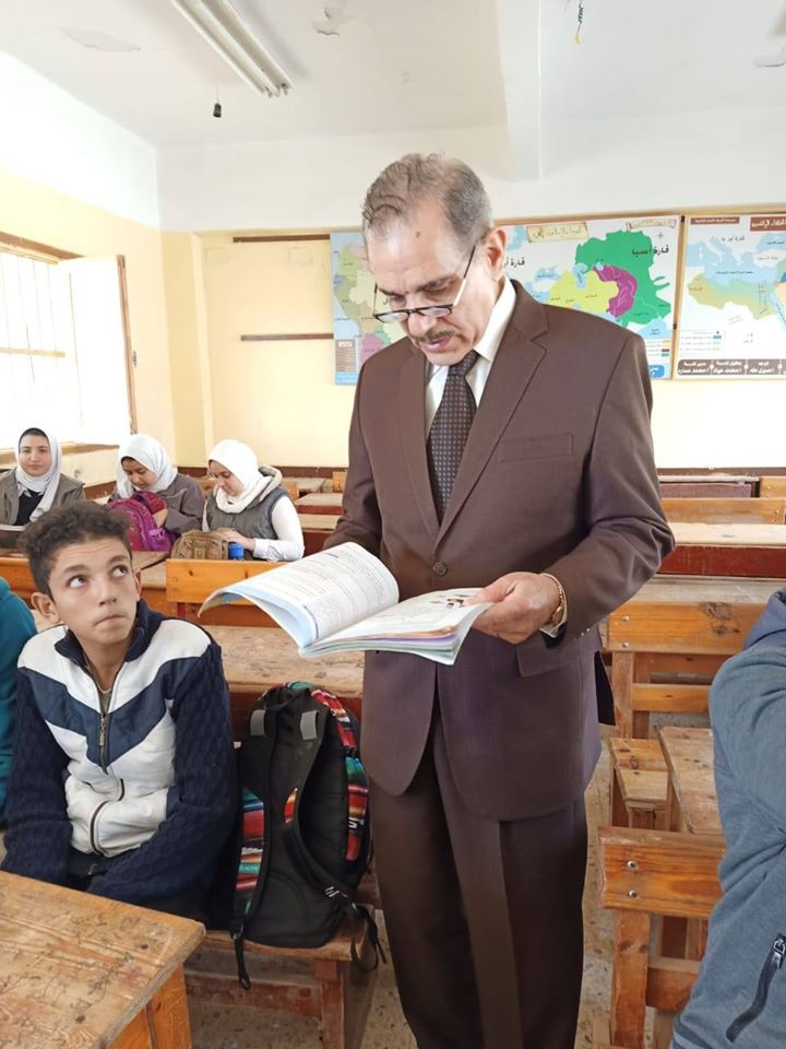   صور|| محافظ كفر الشيخ يتفقد مدرسة سيدى غازى الثانوية المشتركة