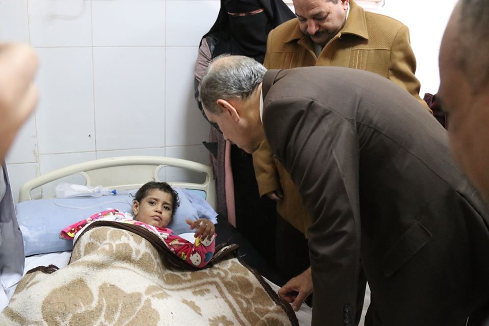   محافظ كفر الشيخ يزور الطفلين «شروق وعبدالله» بالمستشفي العام ويطمئن على الخدمات