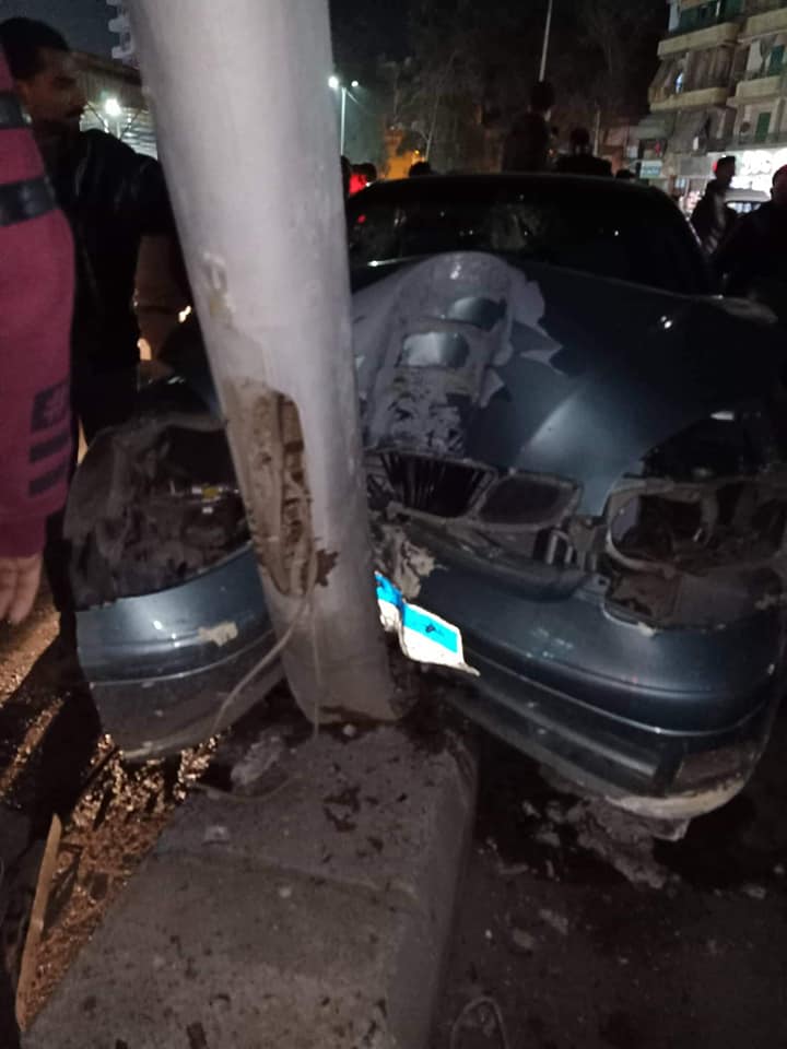   إصابة قائد سيارة ملاكي بطريق دمياط المنصورة بعد اصطدامه بعامود كهرباء