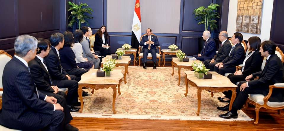 صور | الرئيس السيسى يلتقى الخبراء اليابانيين المشرفين على المدارس اليابانية بمصر