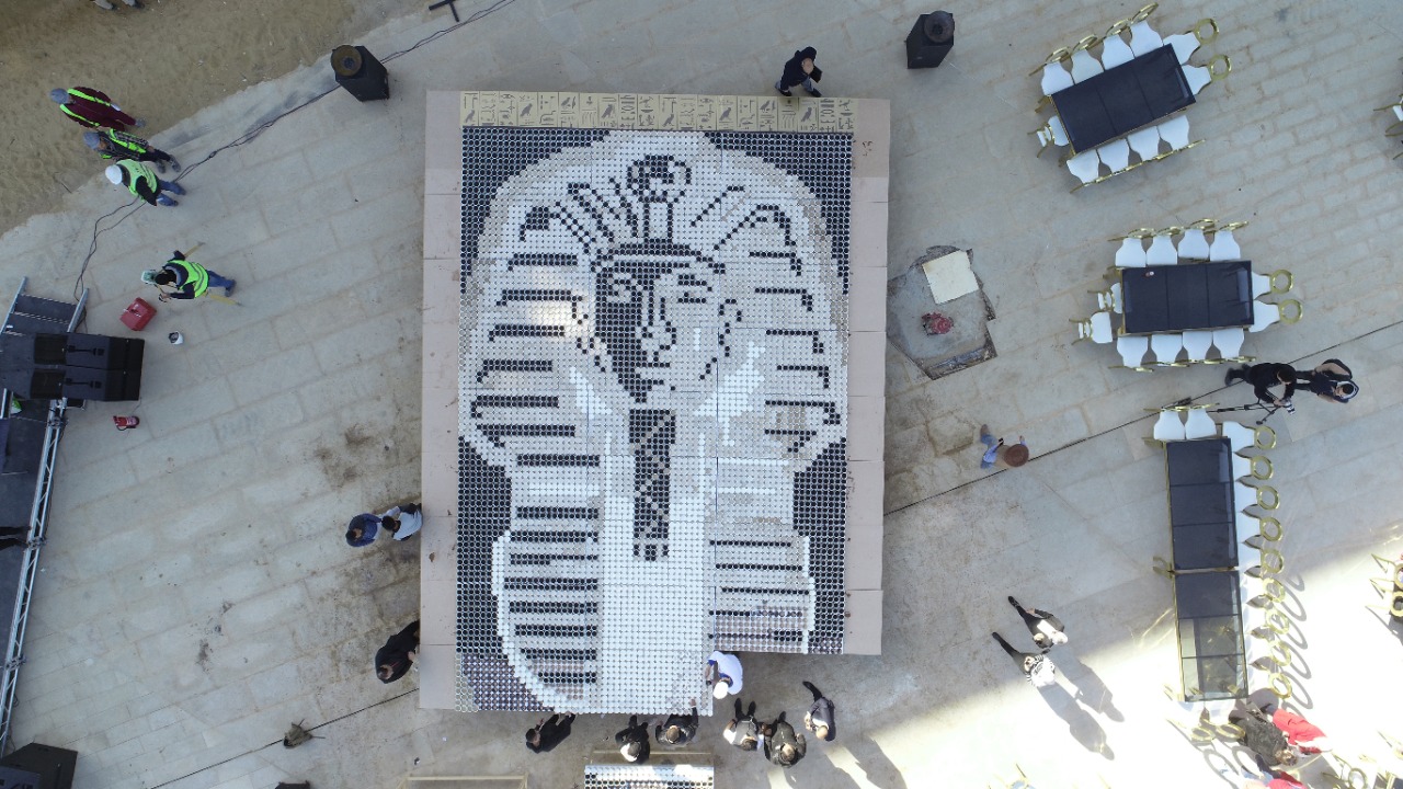   بالصور|| لوحة فنية لقناع الملك توت عنخ آمون تسجل رقم قياسى بموسوعة جينيس الرقمية