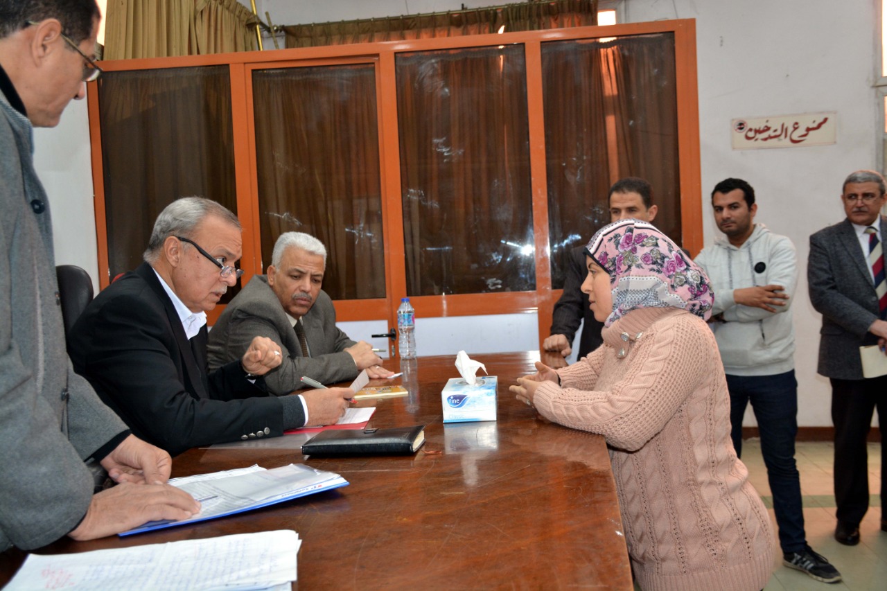محافظ القليوبية يعقد أول لقاءا جماهيريا بالمواطنين لبحث مشاكلهم ومطالبهم مؤكدا على تحقيقها فورا مادامت في إطار القانون