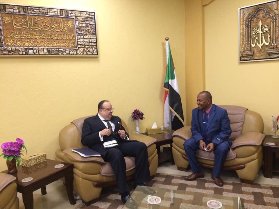   السفير المصري في الخرطوم يلتقي بوزير الثروة الحيوانية السوداني
