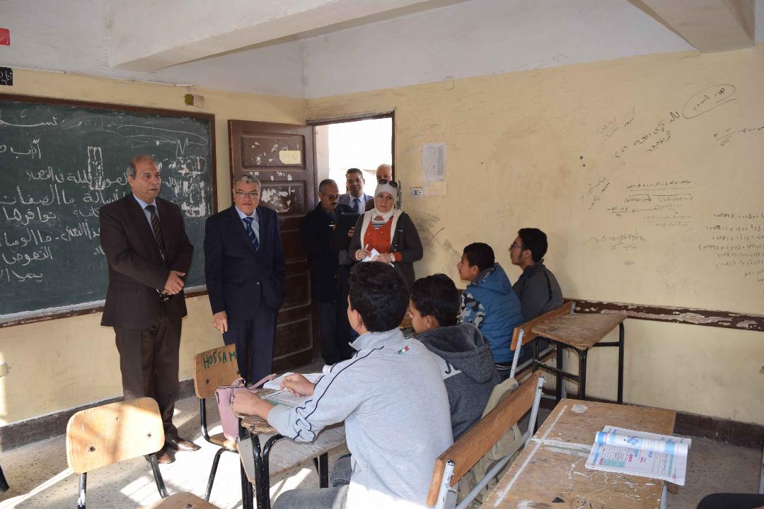    محافظ المنيا يتفقد عدد من المدارس ويوجه بمراجعة أعمال الصيانة لجميع المرافق