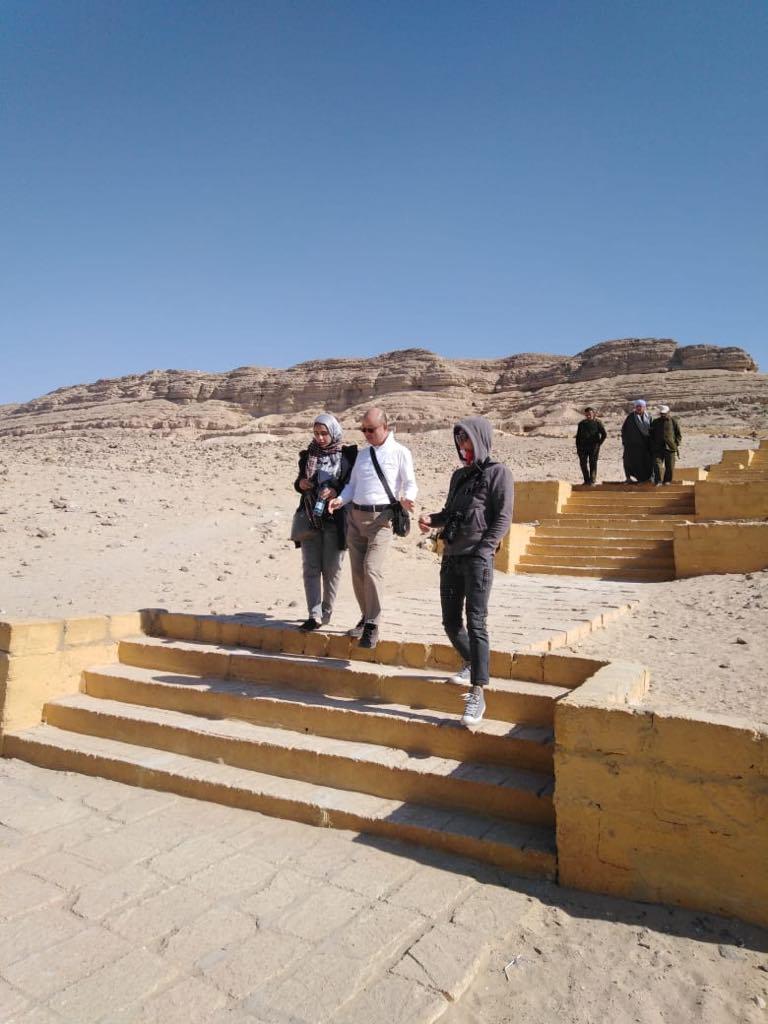    وفد سياحي كورى يزور منطقة آثار بني حسن بالمنيا