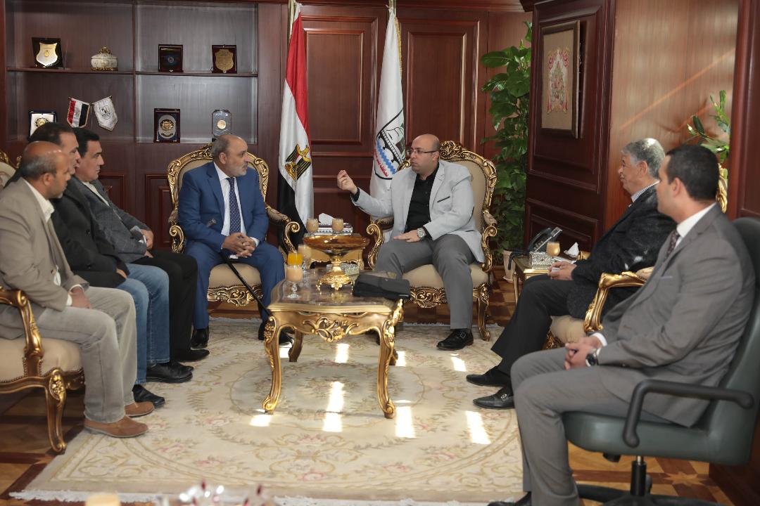  محافظ بني سويف يلتقي بالمستثمرين للنهوض بالمناطق الصناعية
