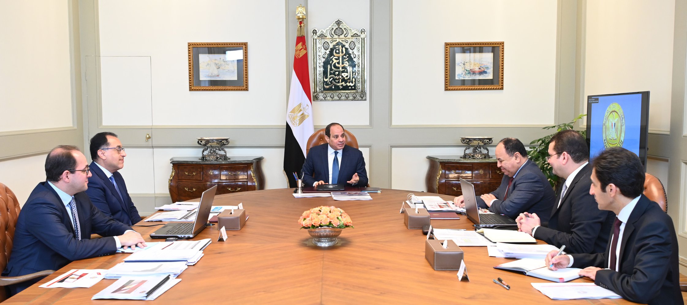   بسام راضى : الرئيس السيسى يتابع تنفيذ قرار رفع الحد الأدنى للأجور وتطبيق الزيادة للمستحقين