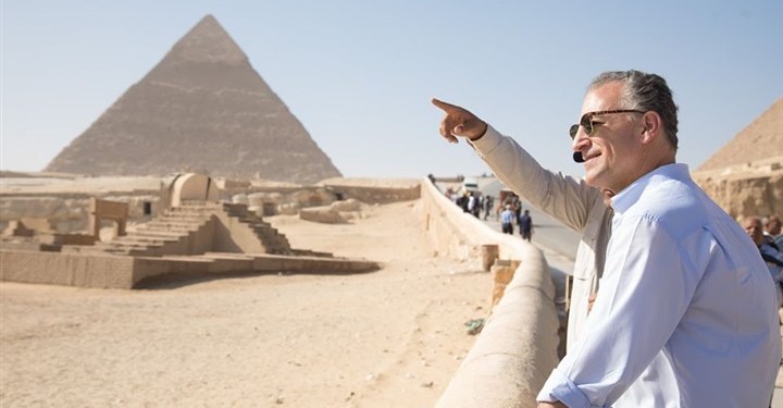   بالصور|| السفير الأمريكي الجديد بالقاهرة يزور الأهرامات
