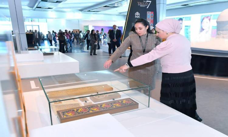   قرينة الرئيس السيسى تشيد بتصميمات متحف منتدى شباب العالم