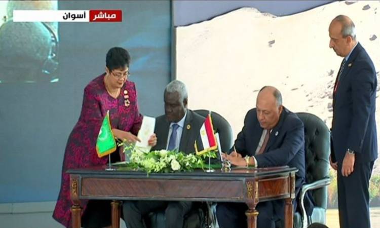   الرئيس السيسى يشهد توقيع اتفاقية استضافة مصر لمركز إعادة إعمار دول إفريقيا| فيديو