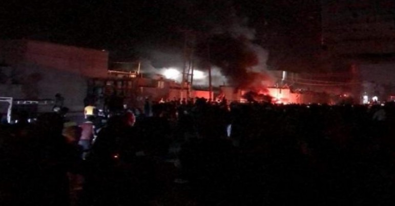   للمرة الثانية .. عراقيون يحرقون القنصلية الإيرانية بالنجف
