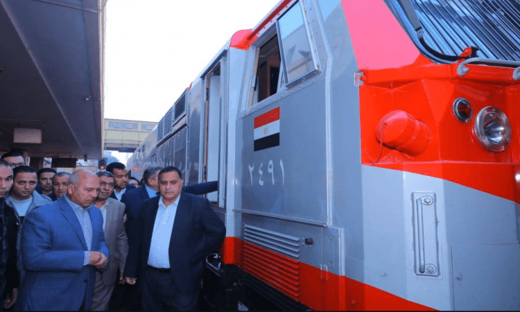   وزير النقل يتابع انتظام خطوط السكك الحديدية بمحطة مصر